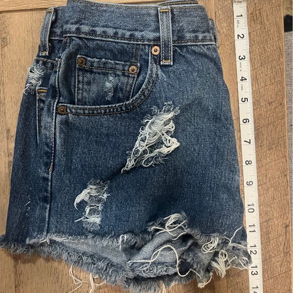 Levi's 550 Classic Relaxed Denim Shorts Women Size 6 Raw Hem Distressed Festival - Picture 7 of 8